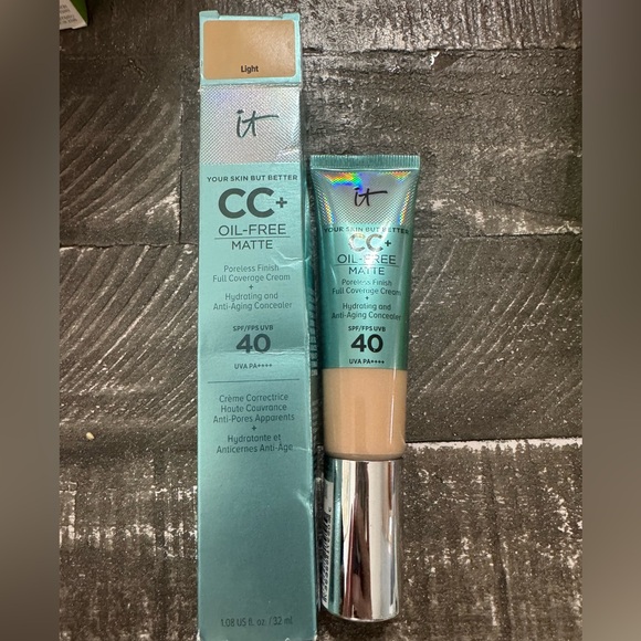 it cosmetics Other - IT Cosmetics CC+ Oil-Free Matte - Light